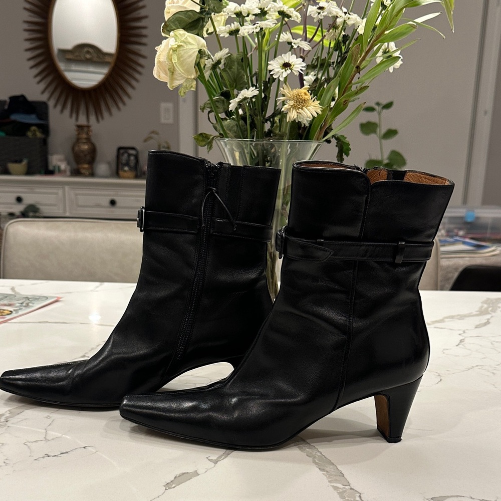 Donald J. Pliner Black Leather Pointed-Toe Mid-Heel Ankle Boots